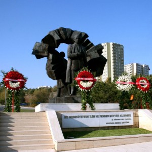 bilkentten ikinci el eşyalarınızı mobilyalarınızı beyaz eşyalarınızı koltuk takımlarınızı elektronik eşyalarınızı anında nakit olarak alıyoruz ister telefonla arayabilir ister mail yoluyla bizlere ulaşabilirsiniz bilkent ikinci el eşya satımında çok zayıf bir bölge ben sadece yurtta kalan ögrencilere büro tibi yani tezgah altı buzdolap satmışımdır bir kaç kez  ama alım üst seviyedir ve genelde eşyaları markalıdır seçkin mobilyalardır  bilkentte genelde tepe mobilyanın ürünleri çıkıyor ve genellemede yabancı ögrencilerden alıyoruz öyleki bizim 200 tlye sattımız gardolabı onlar 750 tlye alıyor  ne biliyim 5 milyara koltuk alıyor satmak istediginde umdugunu bulamıyor unutmuyalım bizde bu ürünleri ikinci el olarak satacagız ve iddia ediyoruz ankarada en yüksek fiyata biz alıyoruz çünkü ankarada en kapsamlı calışan ve profosyonel seçkin ve güler yüzlü personelimizle 20 yıllık tecrübe ile siz bilkentlilerinde hizmetindeyiz. tel 0533 046 70 30gsm 0533 046 70 30 mail irmakticaret06@gmail.com bilkentte sübemiz yoktur en yakın emek şübemizden yönlendiriyoruz en geş bir saat içerisinde kapınızdayız.